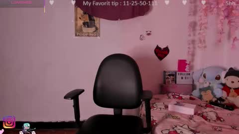 Snapshot of emilycollei chatting on 11/21/25, 03:27 Emily online show from 11/21/25, 03:27