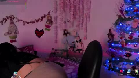 Snapshot of emilycollei chatting on 12/05/25, 06:00 Emily online show from 12/05/25, 06:00