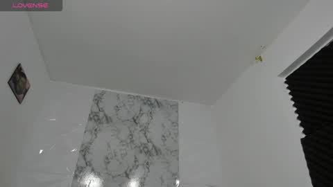 Snapshot of emilyconer chatting on 11/03/25, 12:13 JULIANA ANDREA online show from 11/03/25, 12:13