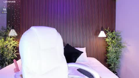 Snapshot of emilycortex chatting on 03/06/25, 04:30 Emily online show from 03/06/25, 04:30