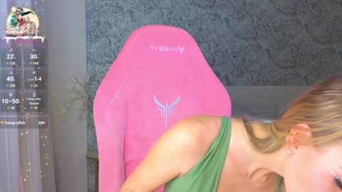 Snapshot of emilydancee chatting on 12/30/24, 05:44 emilydancee online show from 12/30/24, 05:44