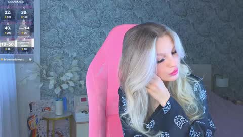 Snapshot of emilydancee chatting on 02/01/25, 05:28 emilydancee online show from 02/01/25, 05:28