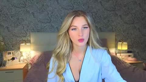 Snapshot of emilydancee chatting on 11/12/25, 05:13 emilydancee online show from 11/12/25, 05:13