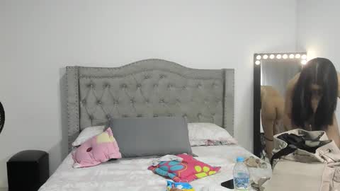 Snapshot of emilydauz chatting on 11/12/25, 06:08 Camila online show from 11/12/25, 06:08