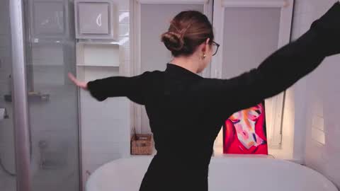 Emily online show from 12/05/25, 06:26