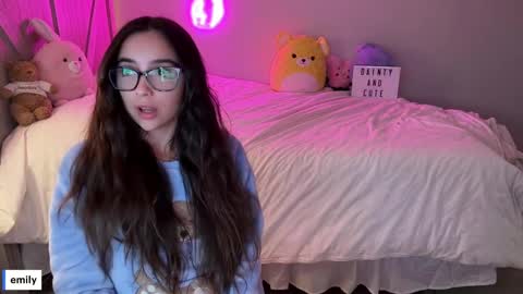 Snapshot of emilyfawn chatting on 09/12/25, 04:23 emilyfawn online show from 09/12/25, 04:23