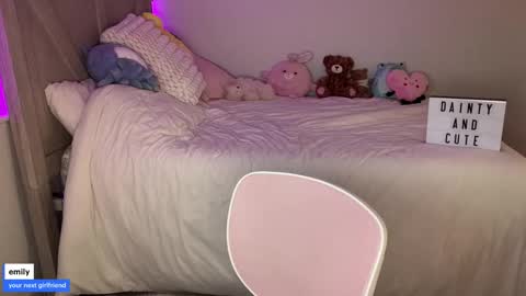 Snapshot of emilyfawn chatting on 09/17/25, 03:30 emilyfawn online show from 09/17/25, 03:30