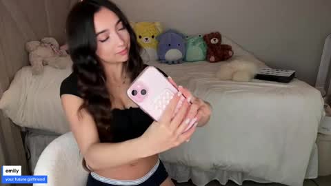 Snapshot of emilyfawn chatting on 09/19/25, 04:03 emilyfawn online show from 09/19/25, 04:03