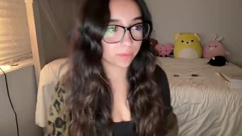 Snapshot of emilyfawn chatting on 09/23/25, 04:04 emilyfawn online show from 09/23/25, 04:04