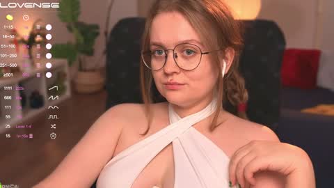 Snapshot of emilyforelsket chatting on 12/29/24, 03:13 Emily online show from 12/29/24, 03:13