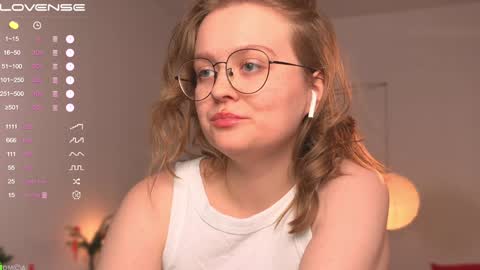 Snapshot of emilyforelsket chatting on 01/04/25, 03:17 Emily online show from 01/04/25, 03:17