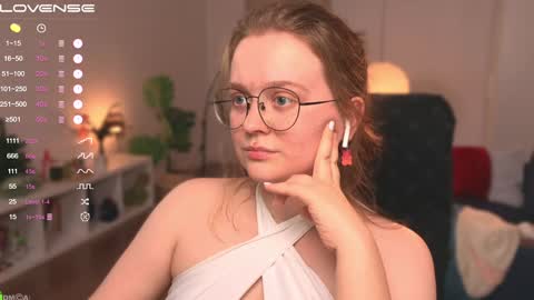 Snapshot of emilyforelsket chatting on 01/11/25, 03:31 Emily online show from 01/11/25, 03:31