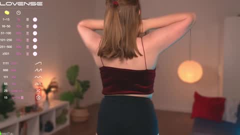 Snapshot of emilyforelsket chatting on 01/19/25, 03:10 Emily online show from 01/19/25, 03:10