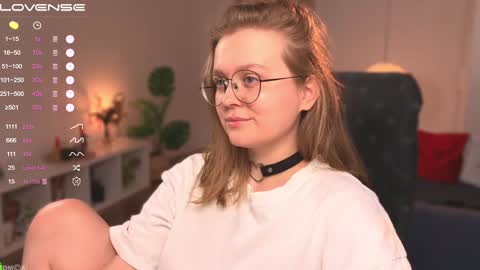 Snapshot of emilyforelsket chatting on 02/05/25, 04:36 Emily online show from 02/05/25, 04:36