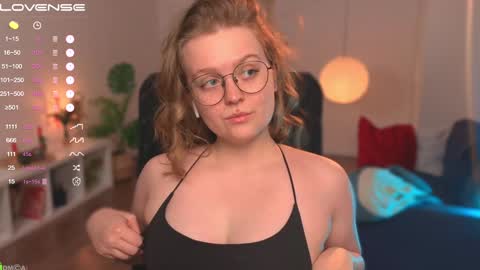 Snapshot of emilyforelsket chatting on 02/06/25, 12:16 Emily online show from 02/06/25, 12:16