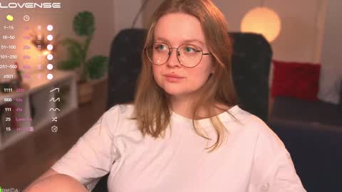 Snapshot of emilyforelsket chatting on 02/08/25, 06:12 Emily online show from 02/08/25, 06:12