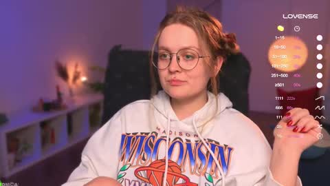 Snapshot of emilyforelsket chatting on 03/06/25, 12:09 Emily online show from 03/06/25, 12:09