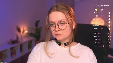 Snapshot of emilyforelsket chatting on 03/06/25, 03:13 Emily online show from 03/06/25, 03:13