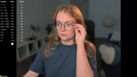 Snapshot of emilyforelsket chatting on 10/11/25, 12:04 Emily online show from 10/11/25, 12:04