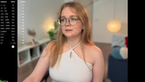 Snapshot of emilyforelsket chatting on 10/13/25, 12:16 Emily online show from 10/13/25, 12:16