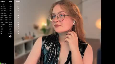 Snapshot of emilyforelsket chatting on 10/30/25, 12:39 Emily online show from 10/30/25, 12:39