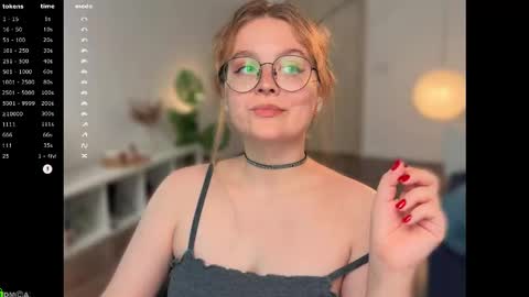 Snapshot of emilyforelsket chatting on 11/07/25, 12:38 Emily online show from 11/07/25, 12:38