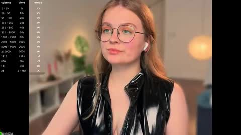 Snapshot of emilyforelsket chatting on 11/28/25, 02:09 Emily online show from 11/28/25, 02:09