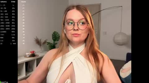 Snapshot of emilyforelsket chatting on 04/20/26, 12:30 Emily online show from 04/20/26, 12:30