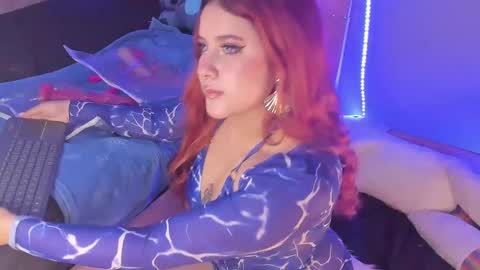 Snapshot of emilyfox1223 chatting on 09/11/25, 12:22 rosse foxter online show from 09/11/25, 12:22