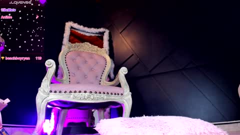 Emily online show from 01/05/25, 04:48