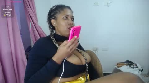 Snapshot of emilyhines__ chatting on 11/14/25, 11:24 Emilyhines online show from 11/14/25, 11:24