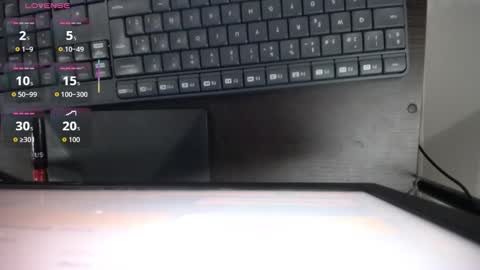 Snapshot of emilyhines__ chatting on 12/04/25, 01:04 Emilyhines online show from 12/04/25, 01:04