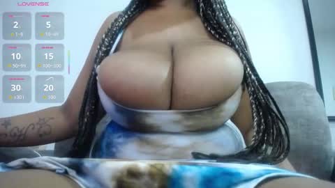 Snapshot of emilyhines__ chatting on 12/15/25, 02:43 Emilyhines online show from 12/15/25, 02:43