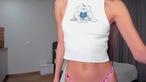 Snapshot of emilyhoston chatting on 12/12/24, 06:42 Alina online show from 12/12/24, 06:42