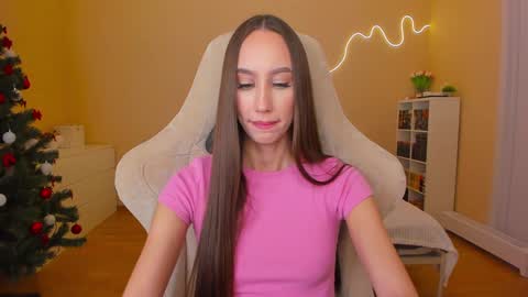 Snapshot of emilyhoston chatting on 01/09/25, 07:18 Alina online show from 01/09/25, 07:18