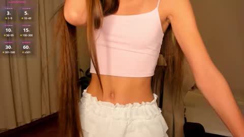 Snapshot of emilyhoston chatting on 09/18/25, 07:27 Alina online show from 09/18/25, 07:27