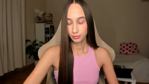 Snapshot of emilyhoston chatting on 10/23/25, 07:23 Alina online show from 10/23/25, 07:23