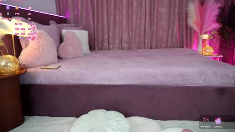 Snapshot of emilyhudsson chatting on 11/18/25, 06:12 Emily online show from 11/18/25, 06:12