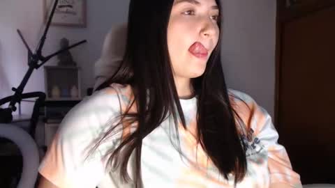 Snapshot of emilyjangcandy_ chatting on 10/05/25, 06:39 Emily Jang online show from 10/05/25, 06:39