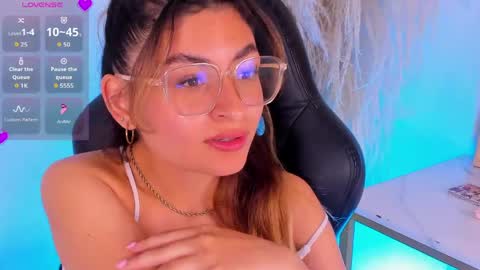 Emilyjonnes  online show from 06/05/26, 06:52