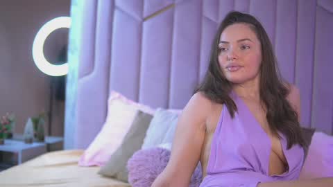 Snapshot of emilyjuarez chatting on 12/22/24, 08:16 Emily online show from 12/22/24, 08:16