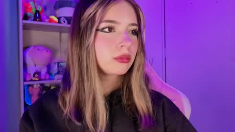 Snapshot of emilykarterr chatting on 04/17/26, 03:15 VALEEEN online show from 04/17/26, 03:15