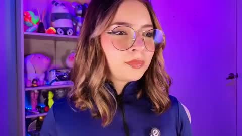Snapshot of emilykarterr chatting on 05/25/26, 03:07 VALEEEN online show from 05/25/26, 03:07
