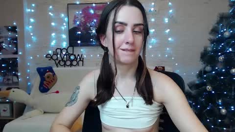 Snapshot of emilylayer chatting on 12/13/24, 04:22 Emyli online show from 12/13/24, 04:22