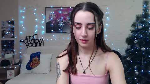 Snapshot of emilylayer chatting on 12/26/24, 09:15 Emyli online show from 12/26/24, 09:15