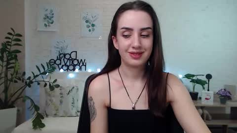 Snapshot of emilylayer chatting on 01/11/25, 08:43 Emyli online show from 01/11/25, 08:43