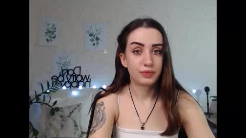 Snapshot of emilylayer chatting on 01/18/25, 03:31 Emyli online show from 01/18/25, 03:31