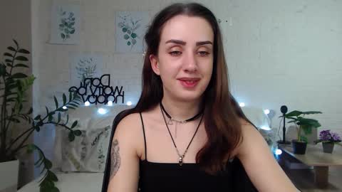 Snapshot of emilylayer chatting on 01/19/25, 12:49 Emyli online show from 01/19/25, 12:49