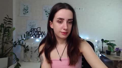 Snapshot of emilylayer chatting on 01/20/25, 12:25 Emyli online show from 01/20/25, 12:25