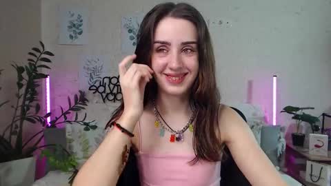 Snapshot of emilylayer chatting on 01/28/25, 08:58 Emyli online show from 01/28/25, 08:58
